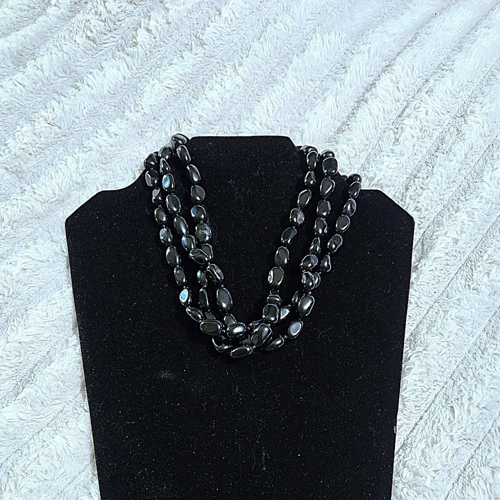 Elegant Black Beaded Necklace Magnetic Closure
